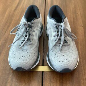 Mizuno Women's Shoes / Wave Sky / Size 9.5